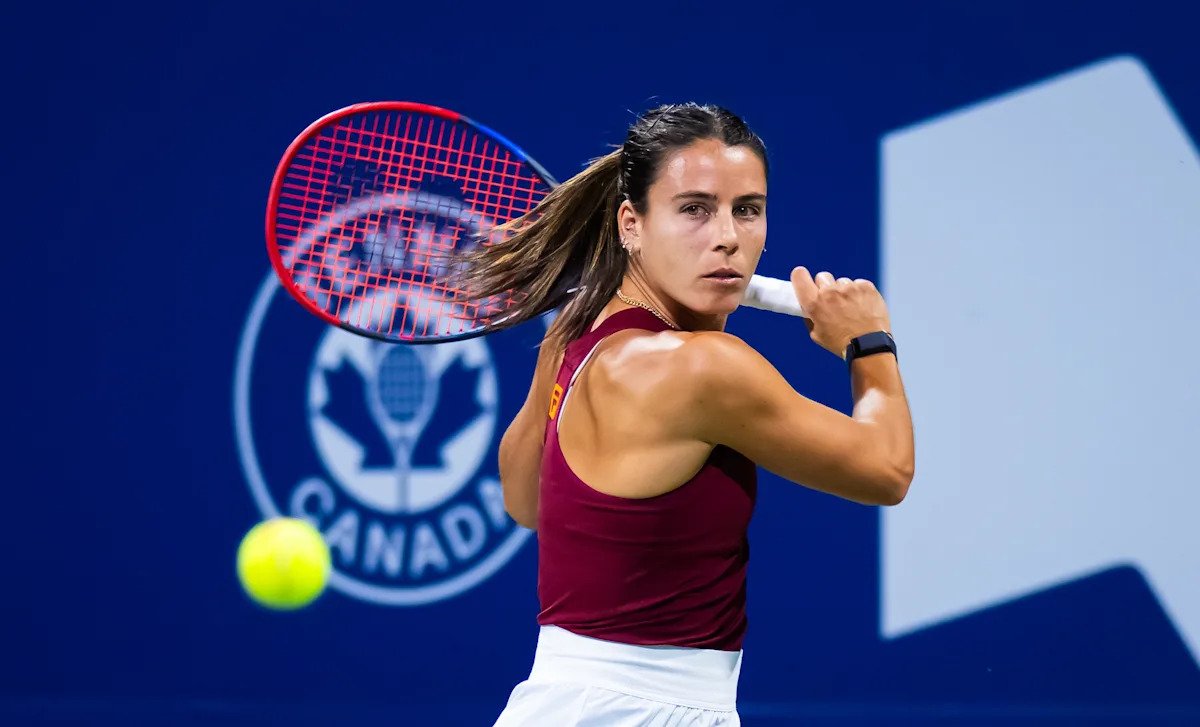 Meet Her Billionaire Parents and Doubles Partner Sister