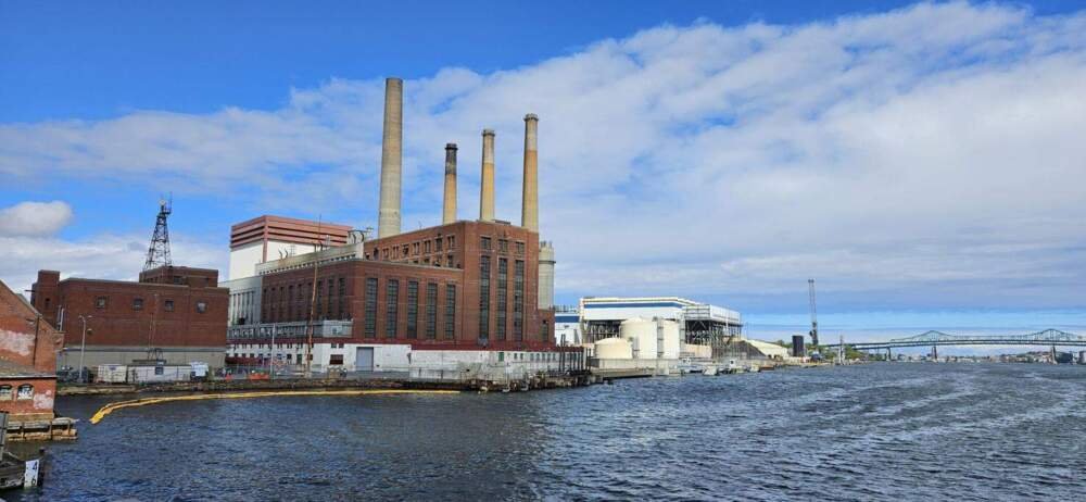 Eversource asks regulators to approve new natural gas contract