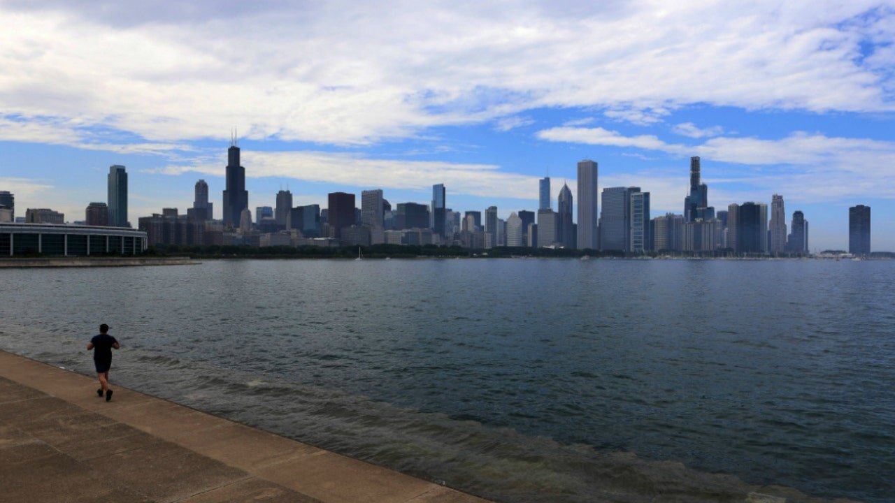 Chicago weather: Warm today ahead of cold front