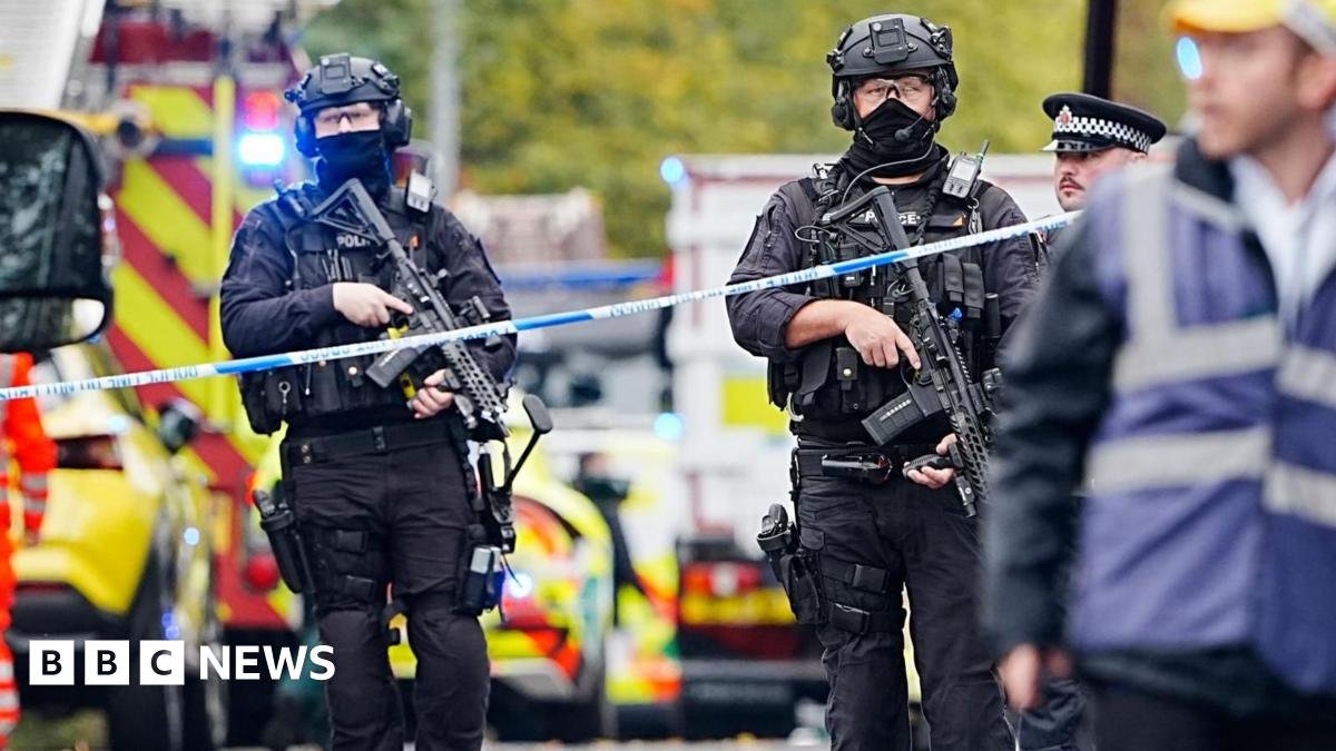 Manchester synagogue: Four people injured in car and stabbing attack in Crumpsall
