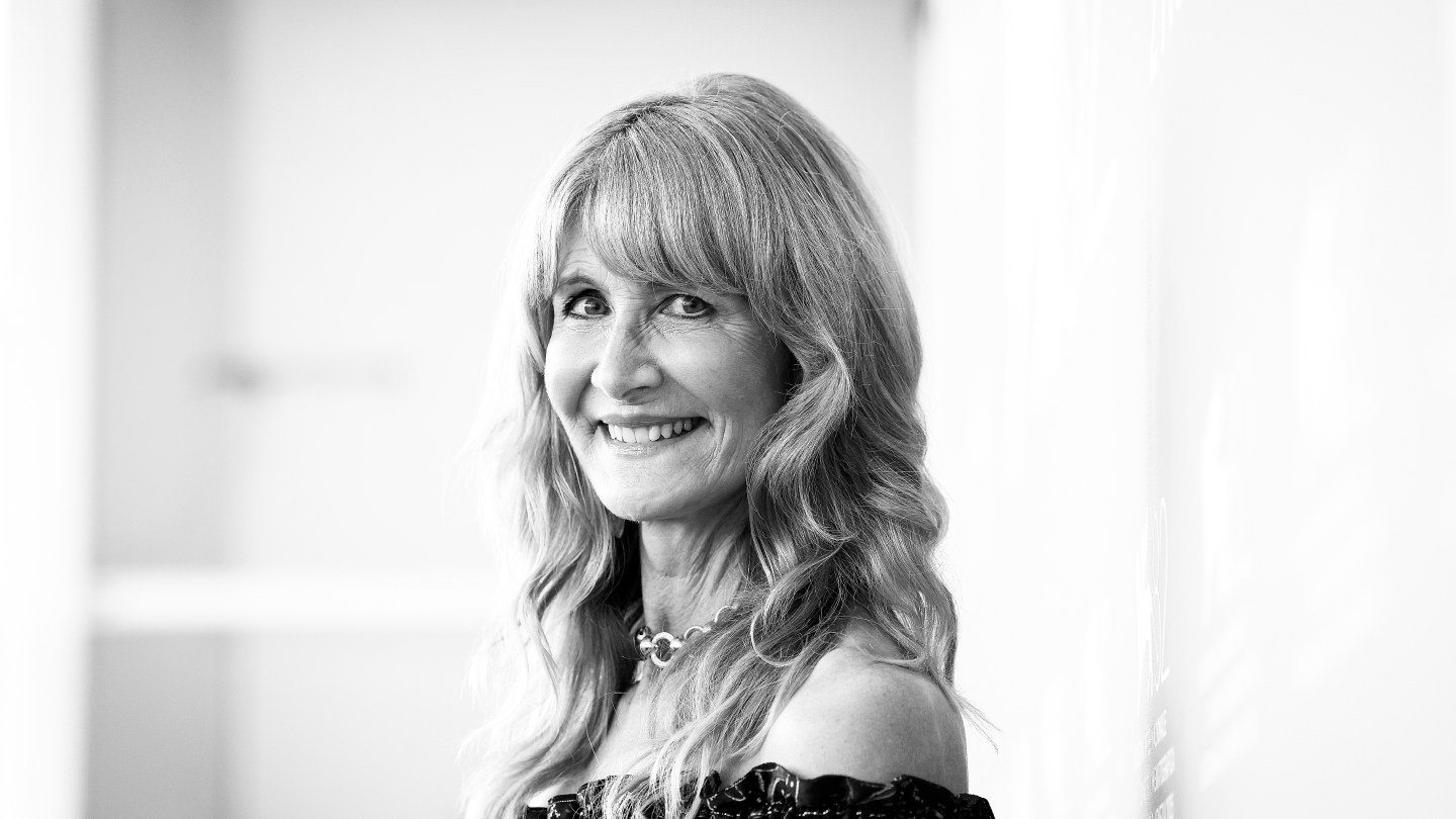 Laura Dern on a Bradley Cooper’s Is This Thing On?