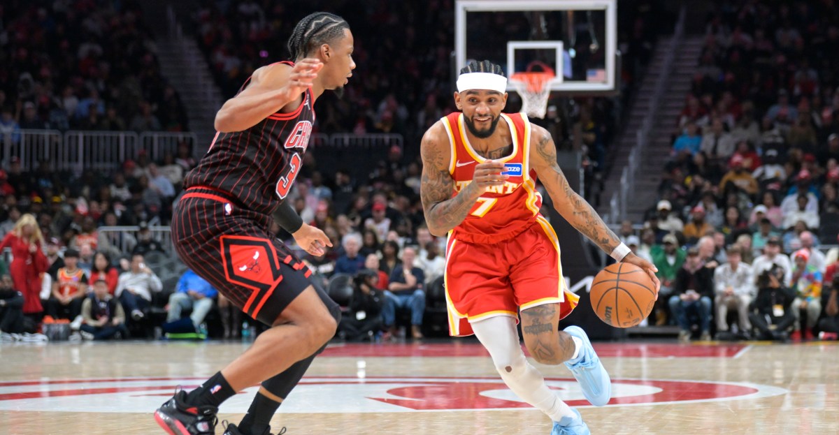 Hawks let late lead slip in loss to Bulls 