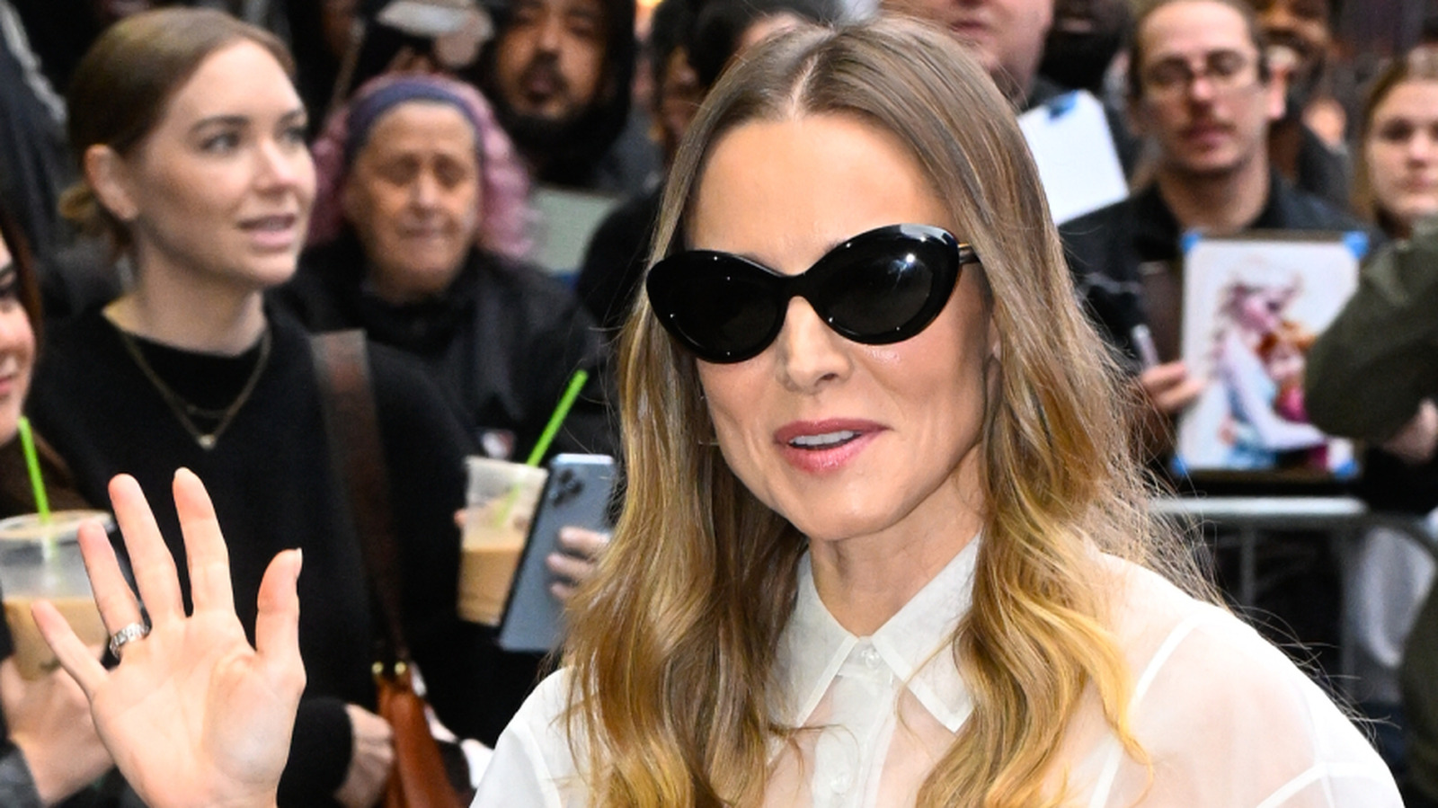 Kristen Bell’s Inappropriate Outfit For Good Morning America Had Heads Turning