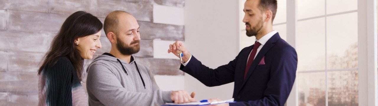 Best Real Estate Agent: How to Find & Hire the Right One