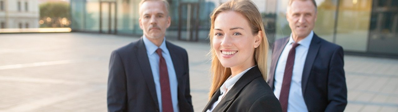 business professional attire Business Professional Attire Guide: Men & Women Tips