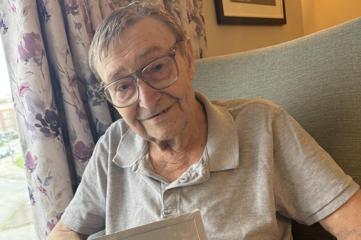 York resident who starred with Dame Judi Dench receives signed photo