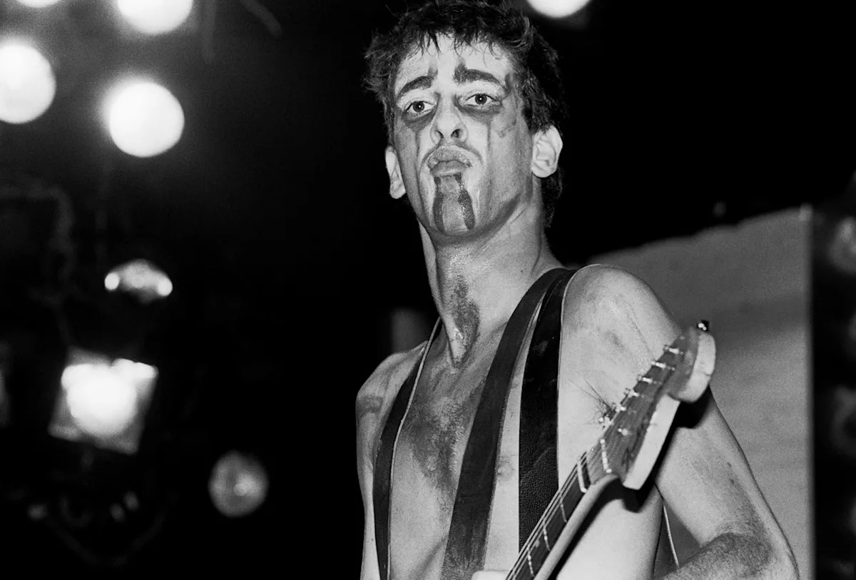 How Did Hillel Slovak Die? Inside the Red Hot Chili Peppers Guitarist’s Life and Cause of Death