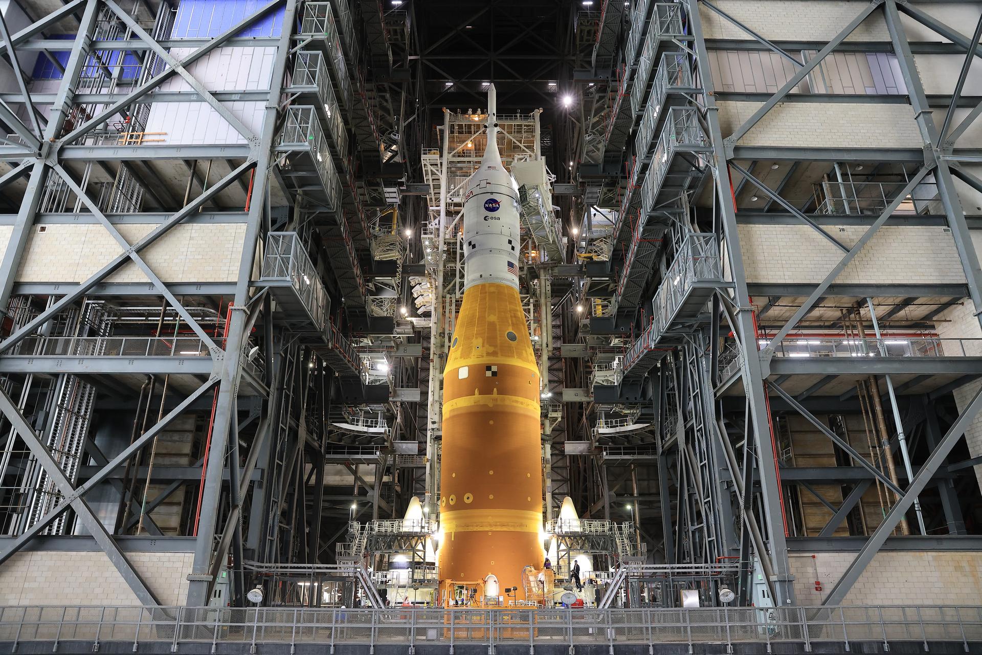 NASA Finalizes Artemis II Rollout, Crew Begins Quarantine