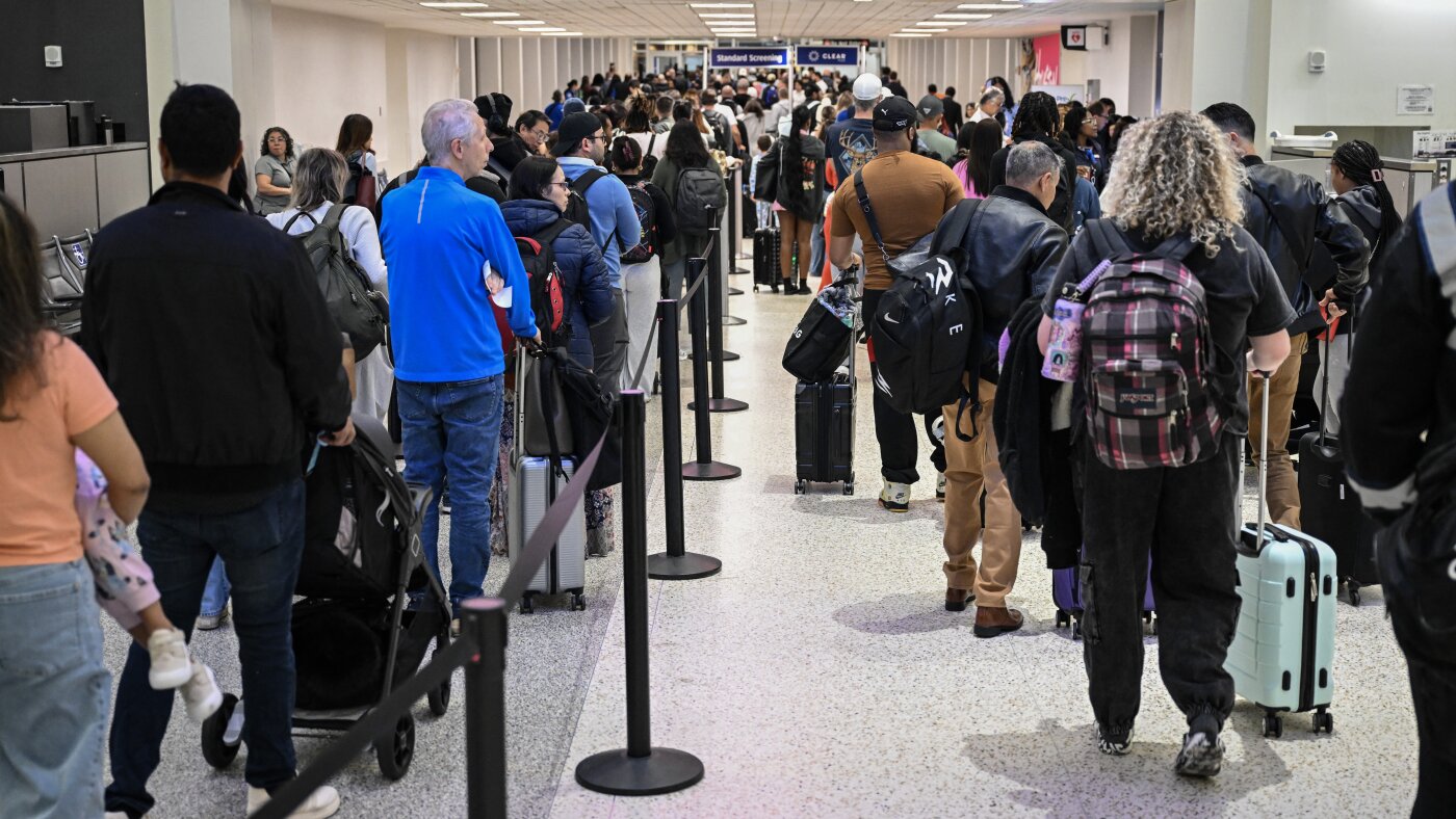 TSA wait times are unpredictable amid government shutdown : NPR