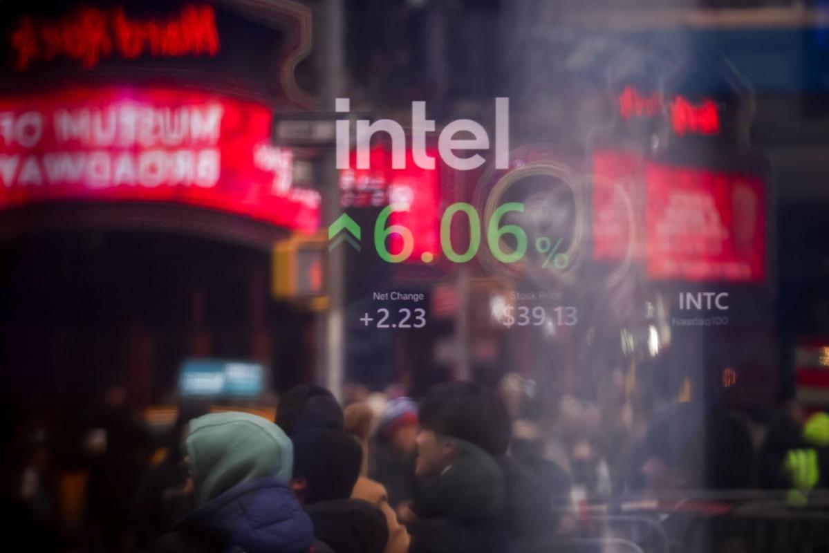 Intel’s $100 Billion April Rally Makes It Market’s Hottest Stock