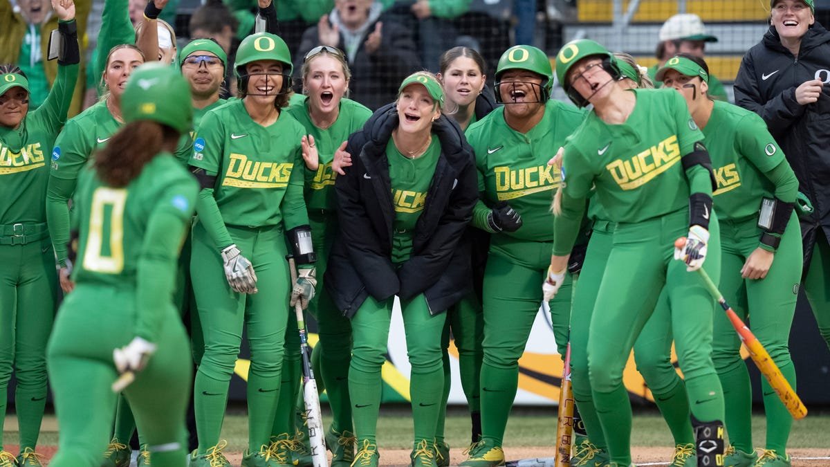 Oregon softball vs. St. Mary’s live updates, score from NCAA regional