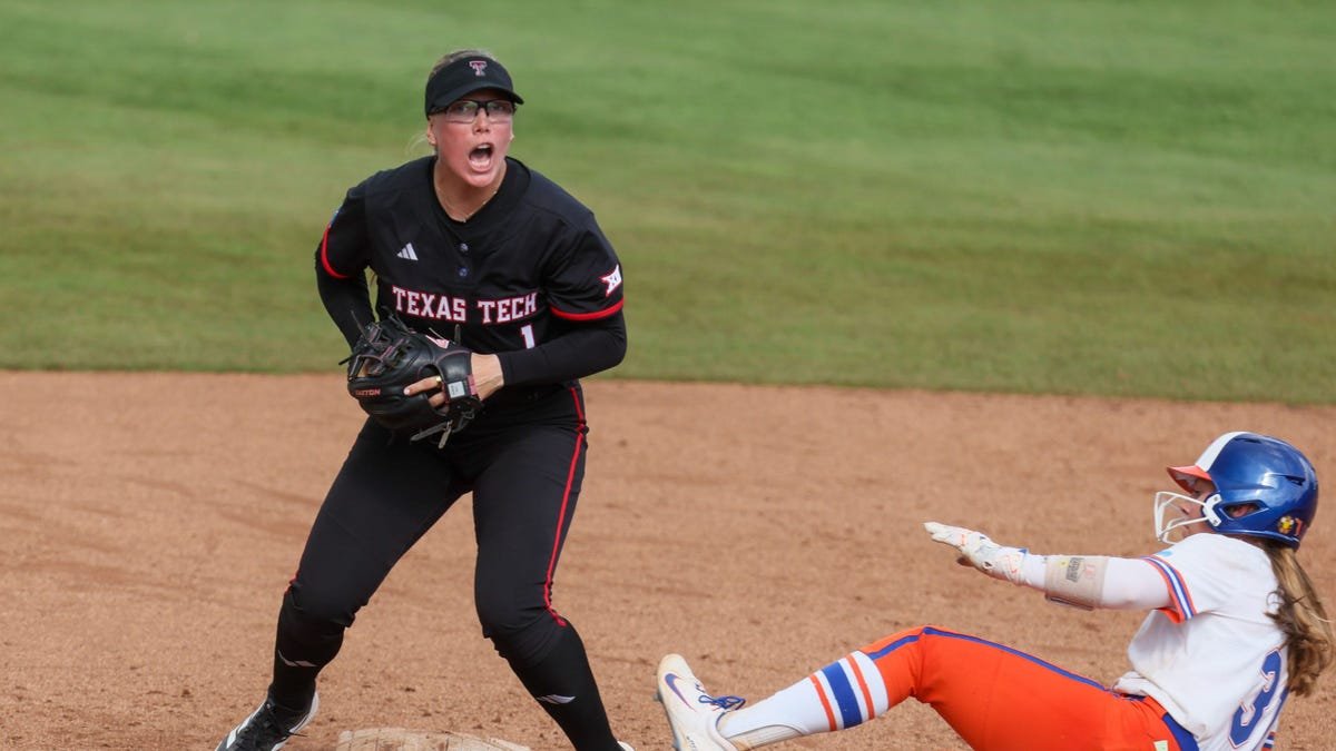 Florida softball coach got ejected to avoid shaking hands with his daughter
