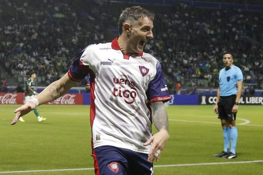 ¡Con el empuje de su gente! Cerro Porteño ante la misión de ganar su grupo – Versus