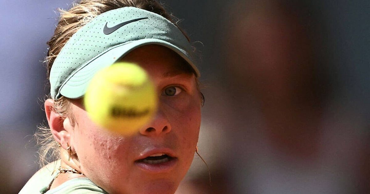 French Open 2026 live updates: Day 7 latest with Coco Gauff underway, Anisimova upset by Parry with Osaka, Sabalenka advancing