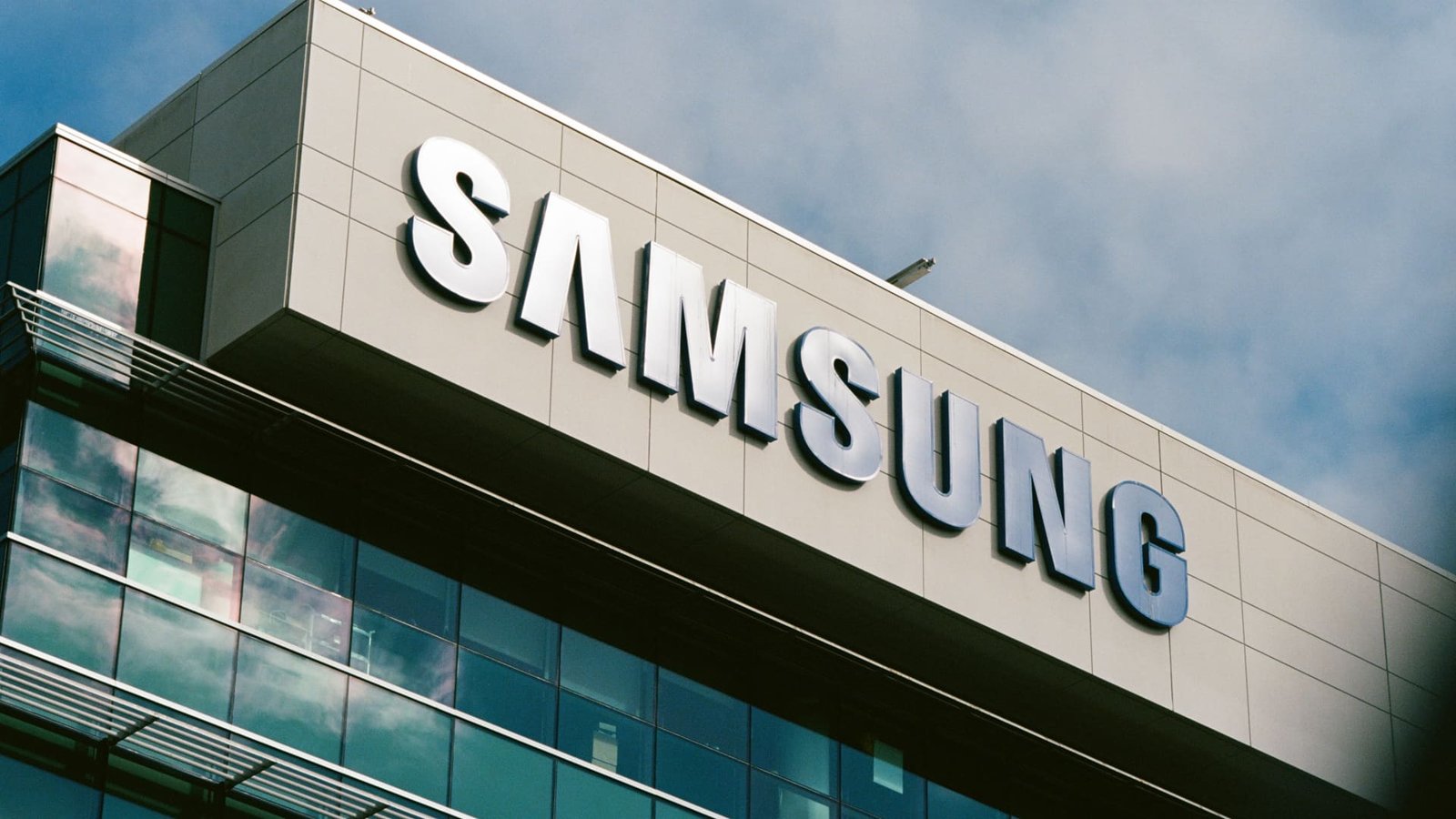 Samsung crossses $1 trillion valuation as AI frenzy drives historic rally, lifting shares over 15%