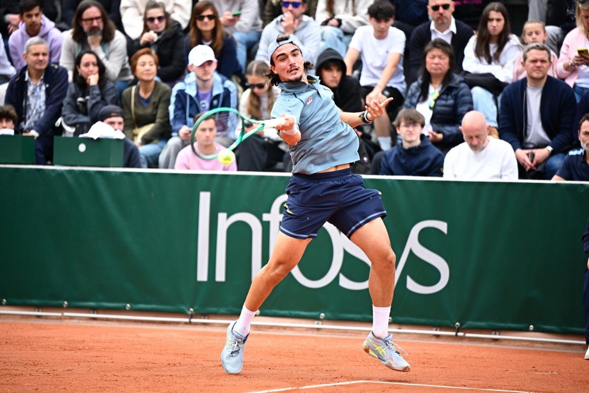 Daniel Jade, jeune Français avec « deux propulseurs de fusée Ariane dans les jambes » et sensation des qualifications à Roland-Garros