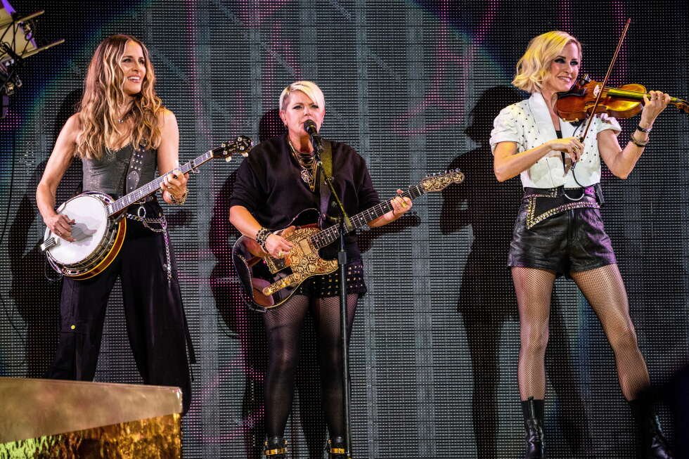 The Chicks return: Trio to tour ‘Taking the Long Way’ 2006 album