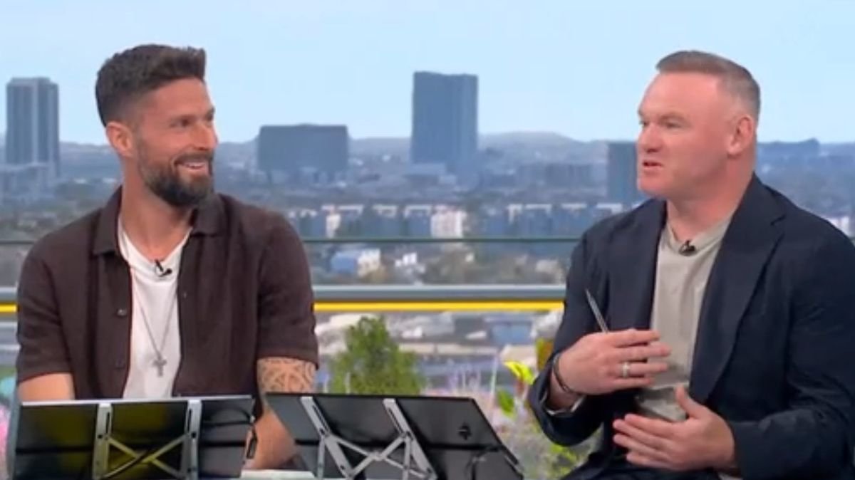 Wayne Rooney warned about Cristiano Ronaldo text after claiming World Cup star’s ‘raging’