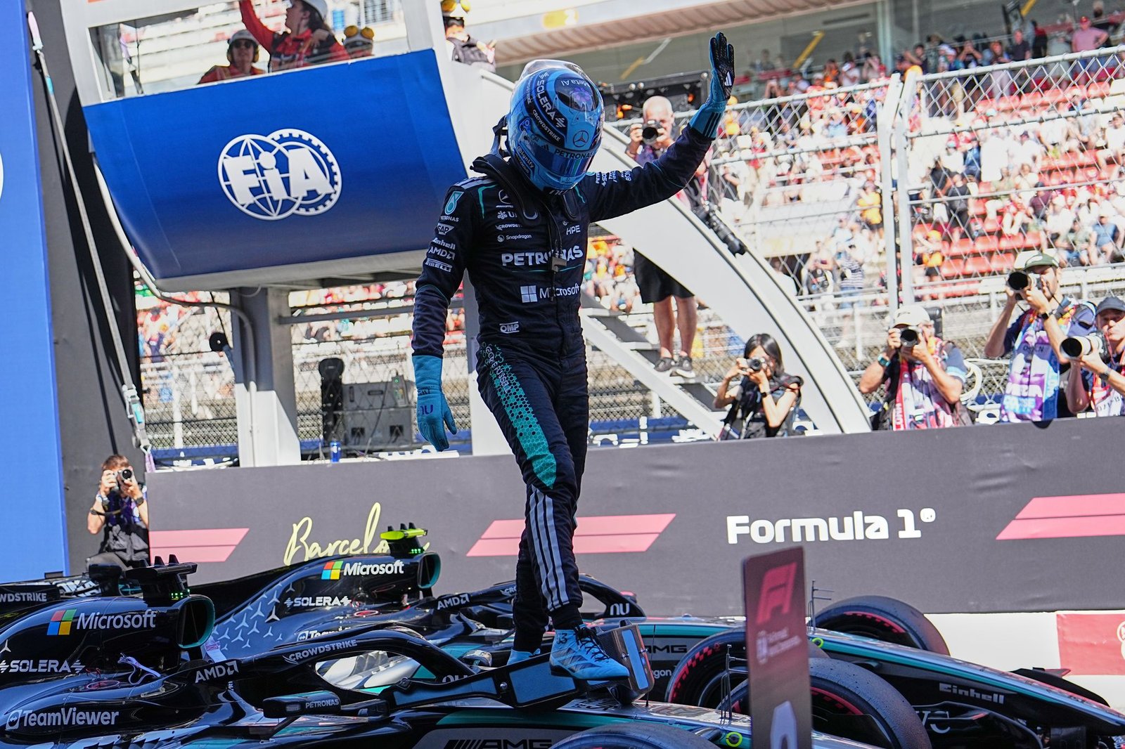 Russell logra la pole en el GP de Barcelona con Antonelli como tercero detrás de Hamilton