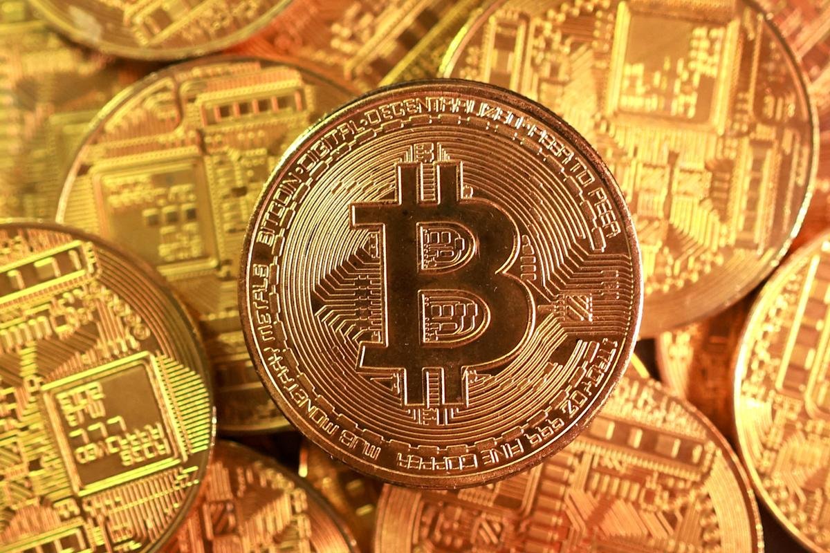 Bitcoin continues plunge as one analyst says token’s ‘bear market is in late stages’