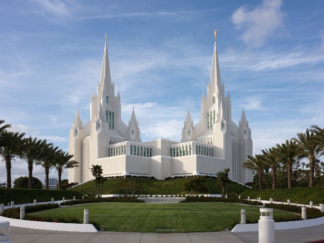Open House Begins for the San Diego Temple