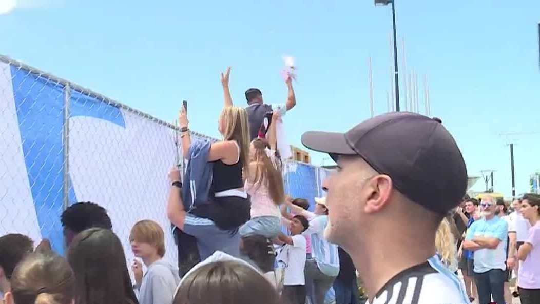 Argentina fans pack Kansas City riverfront to welcome the World Cup champions