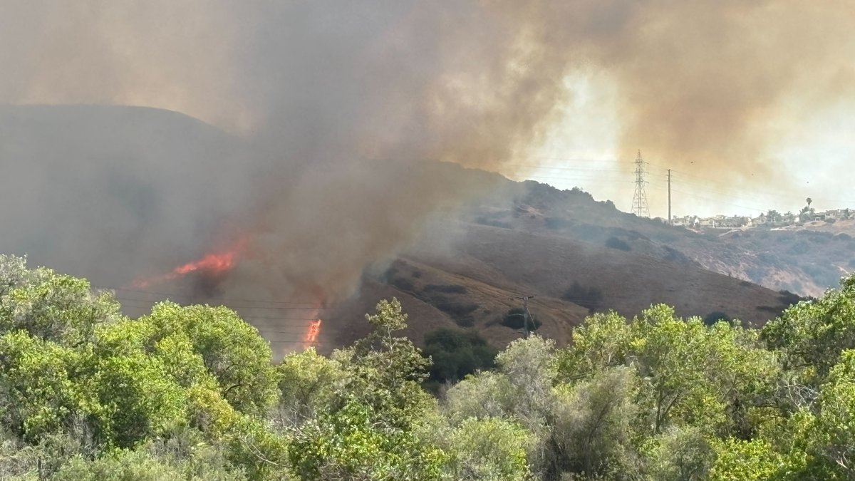 Evacuations underway for brush fire in Sorrento Valley – NBC 7 San Diego