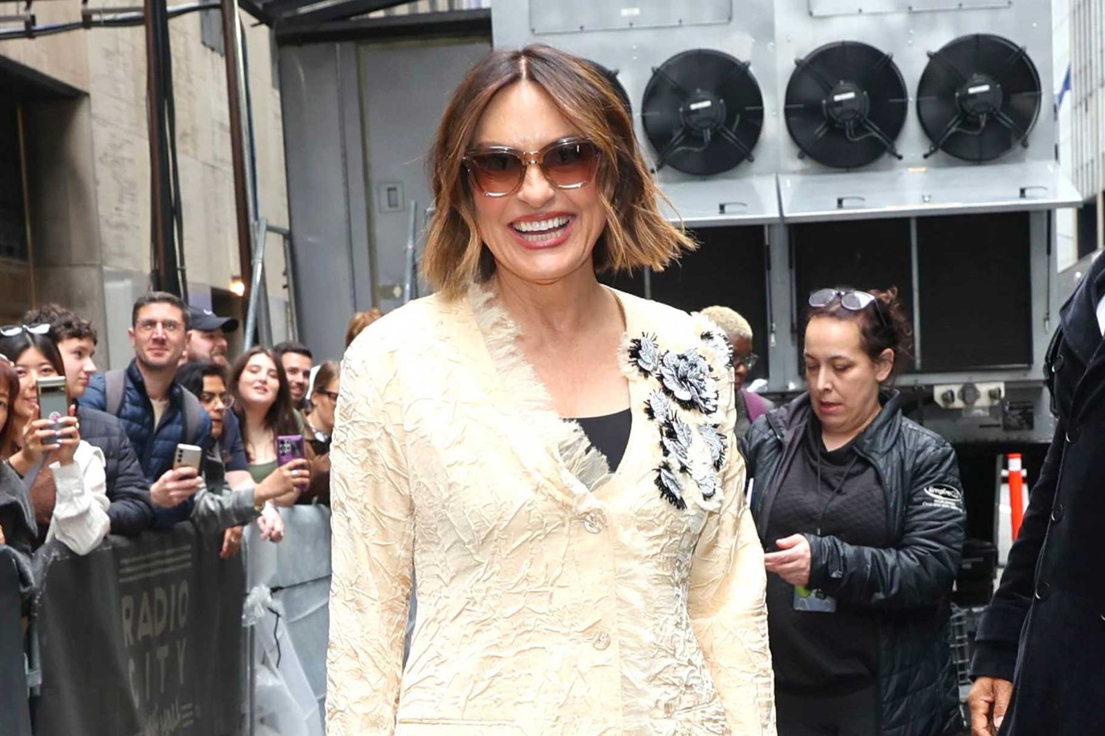 Mariska Hargitay’s Short Hair Is SVU Showrunner’s Favorite