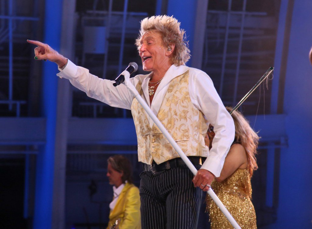 Rod Stewart appears to make record recovery, hours after canceling San Diego concert – San Diego Union-Tribune