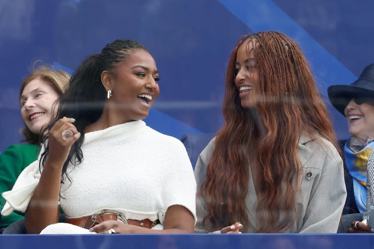 Malia and Sasha Obama Wear 2 Very Different Sets to the Obama Presidential Center Event