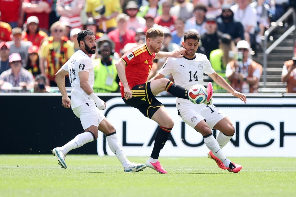 Akanji makes De Bruyne prediction for 2026-27 as Napoli wait for Allegri