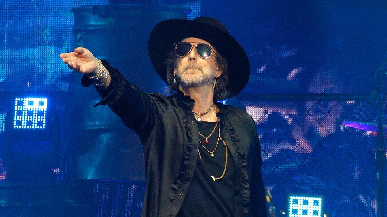 Black Crowes face backlash after shutting down USA chant at Tampa show