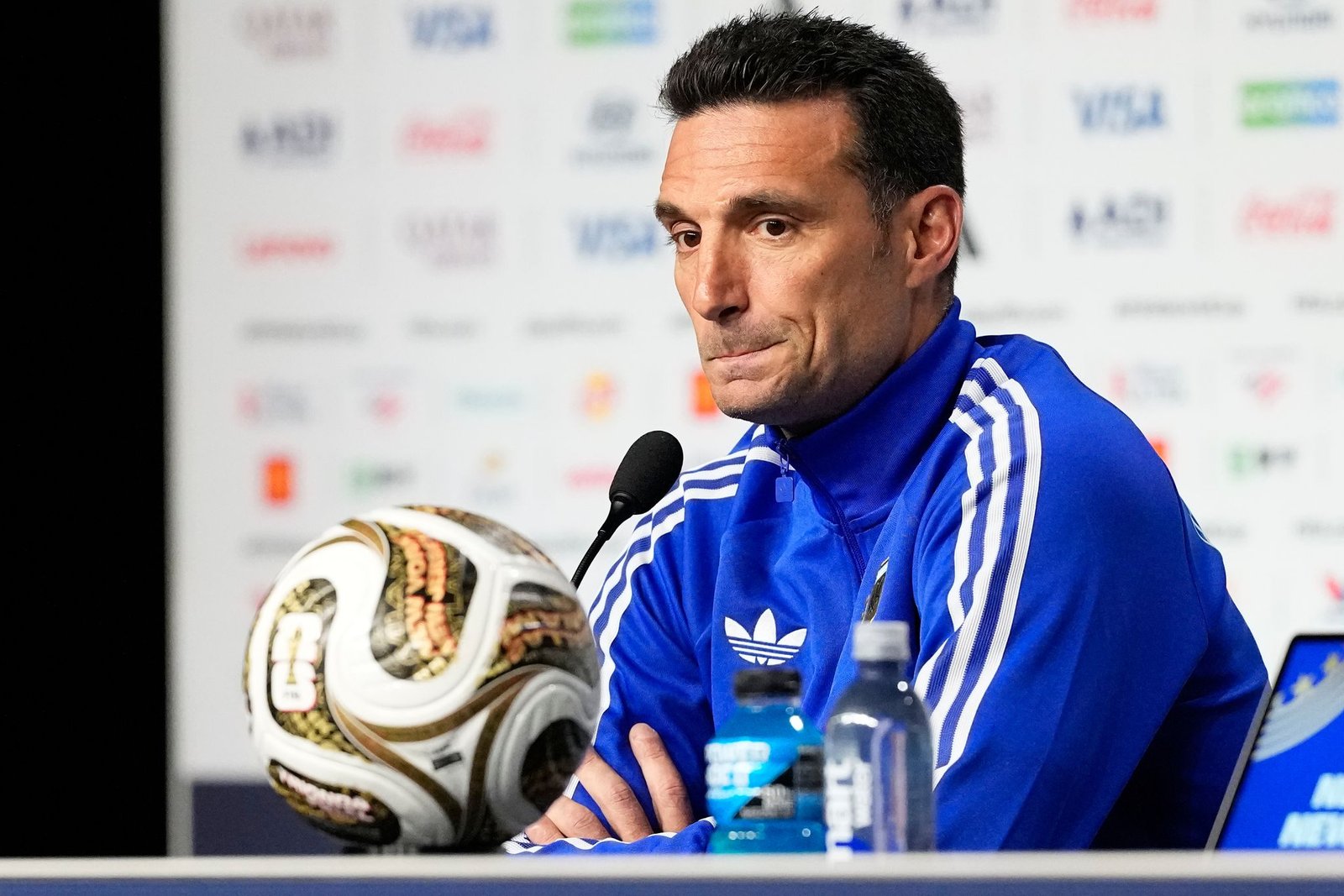 Entre lágrimas, Scaloni pone en duda su continuidad al frente de Argentina tras perder la final