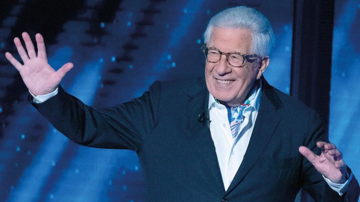 L’ultima intervista di Peppino di Capri: «Vi racconto le mie canzoni. Suonai per Jacqueline e Onassis. Con la mia prima moglie l’incasso delle esibizioni veniva giocato la sera stessa al casinò»
