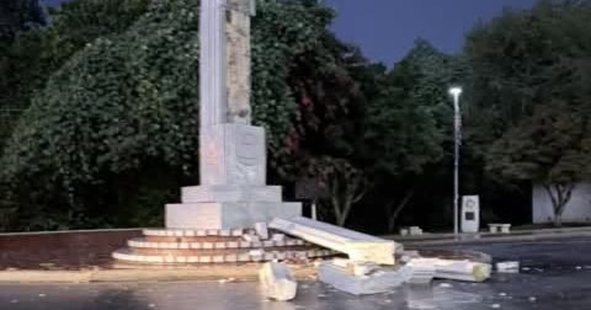 Cleanup begins after severe storms, tornadoes tear through Georgia