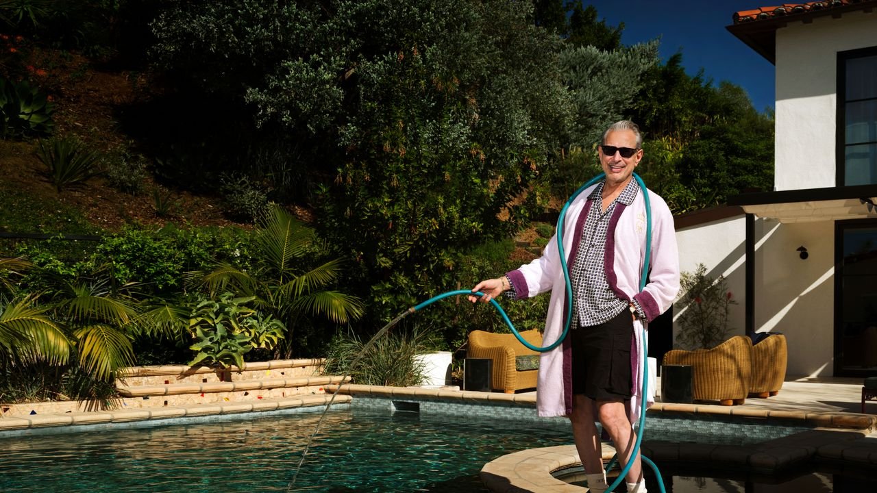 Jeff Goldblum Dreams Up an Old Hollywood-Inspired Guesthouse to Match His Eccentric Taste