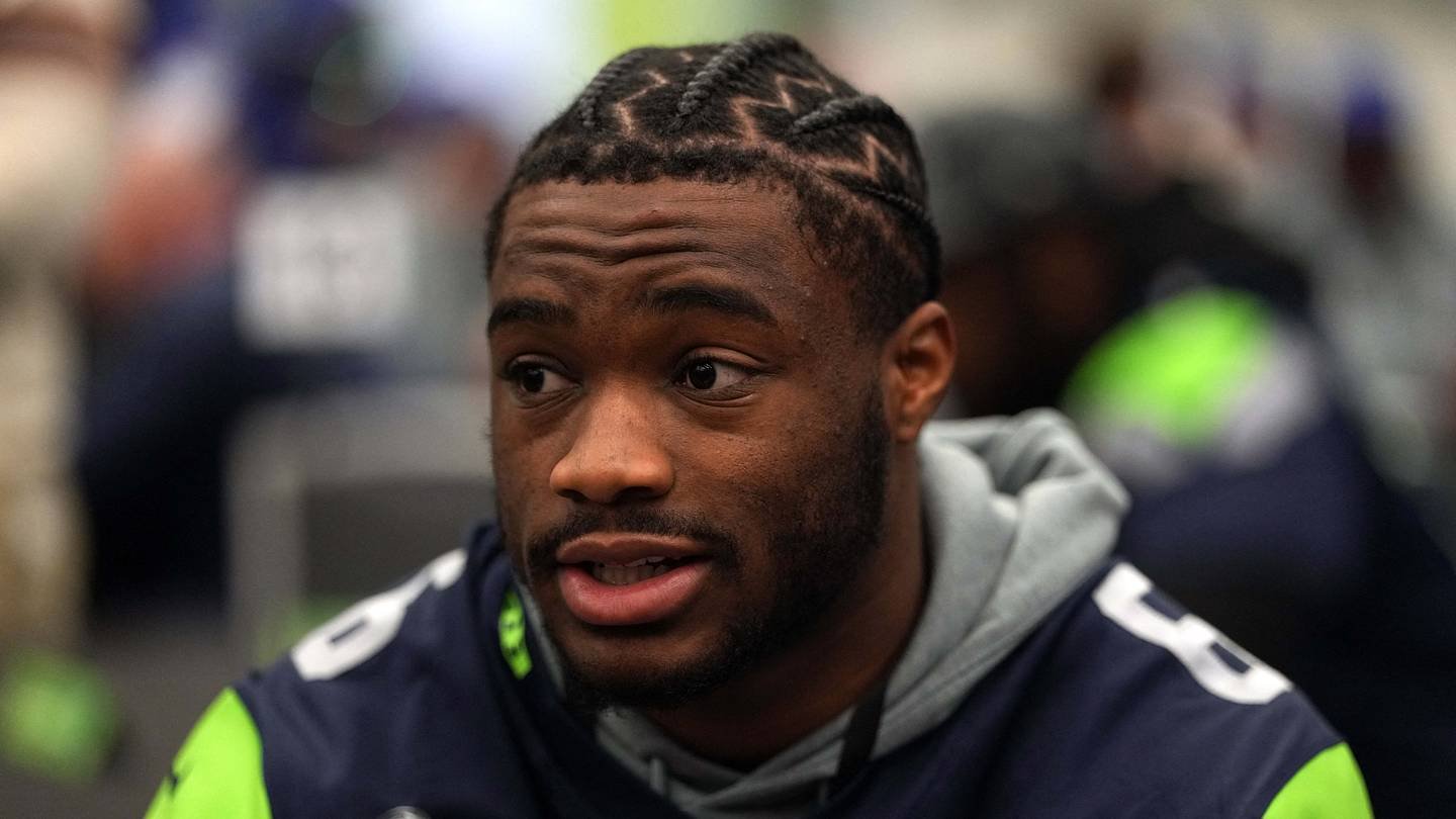 No-brainer quarterback trade package is too good for Seahawks to refuse