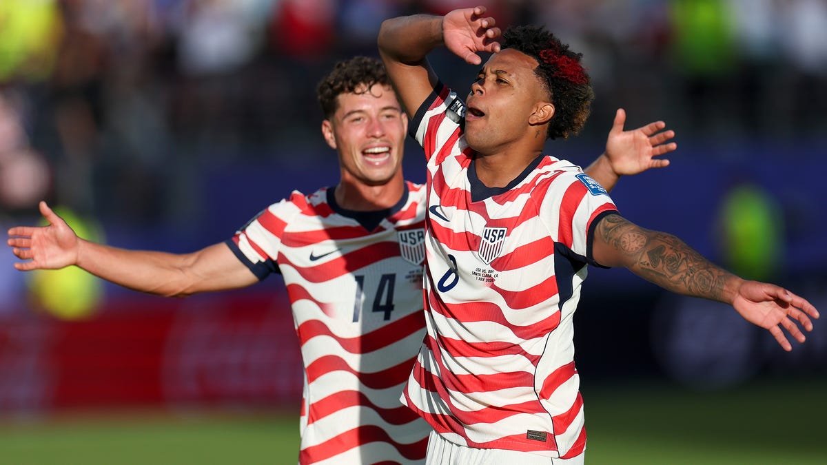 Why Weston McKennie’s hair has colors in it at USA