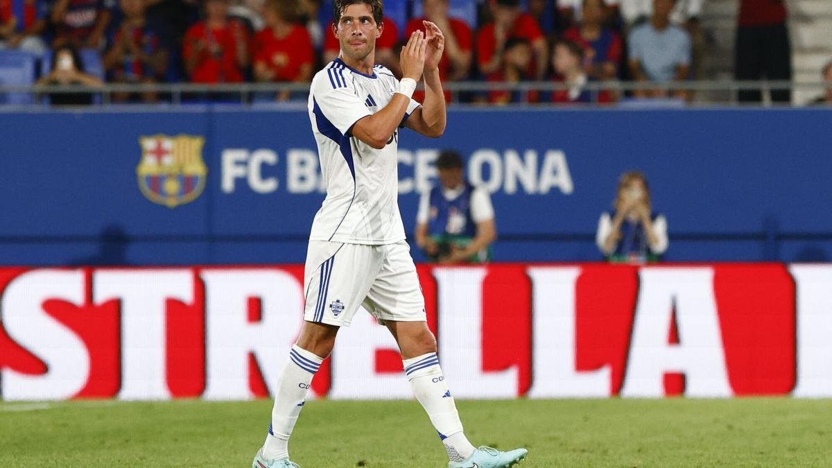 Sergi Roberto, de 34 años, ocasión libre para el lateral derecho y el medio