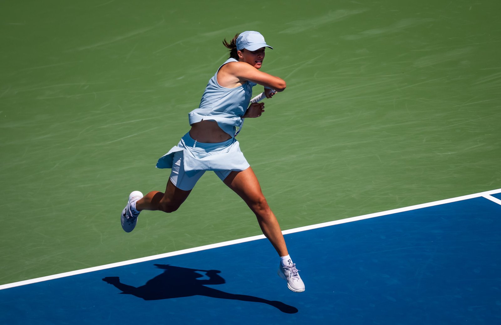 Swiatek advances after hard-fought win over Bejlek in Toronto