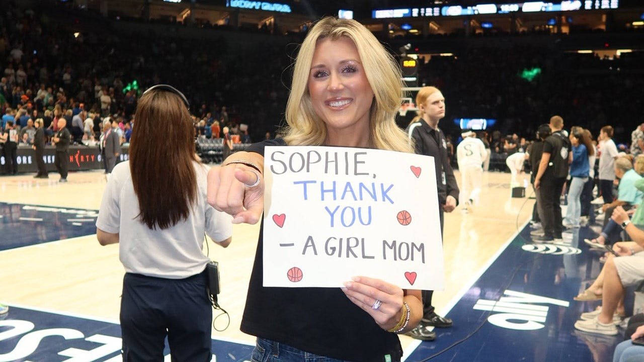 Riley Gaines says Target Center staffer tried to shut down her Sophie Cunningham sign