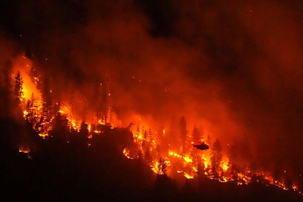 Trump blames Canada for fires but experts point to climate change